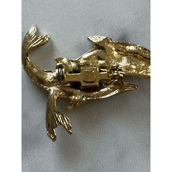 Vintage 90s pin brooch dolphin twin pair cream black gold relationship - Picture 4 of 4